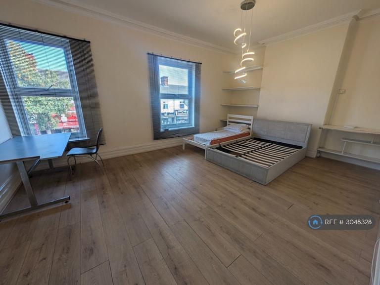 2 bedroom flat in Melton Road, Leicester, LE4 (2 bed) (#3048328)