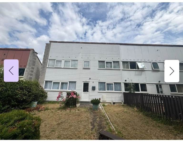 Room to let in share house 