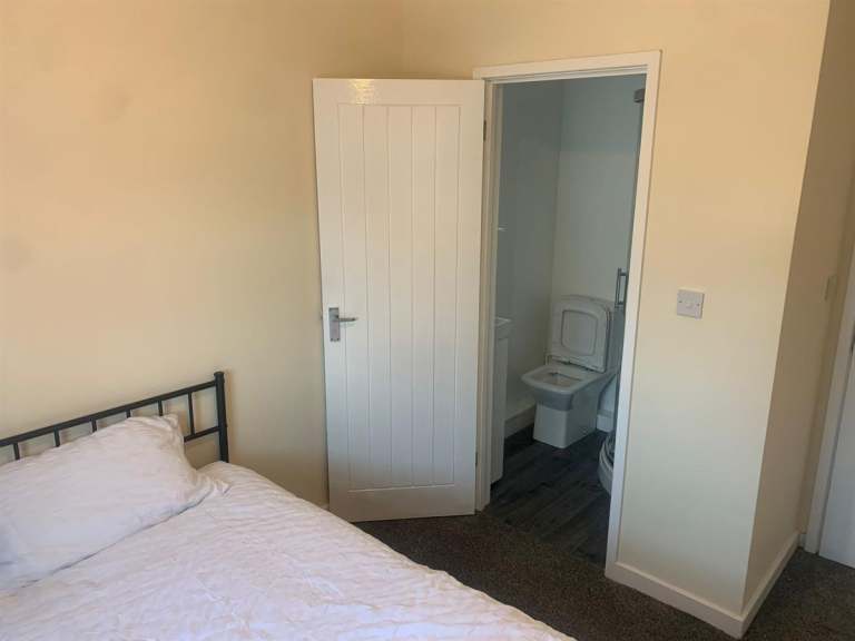1 bedroom in Room 2, St Lukes Road