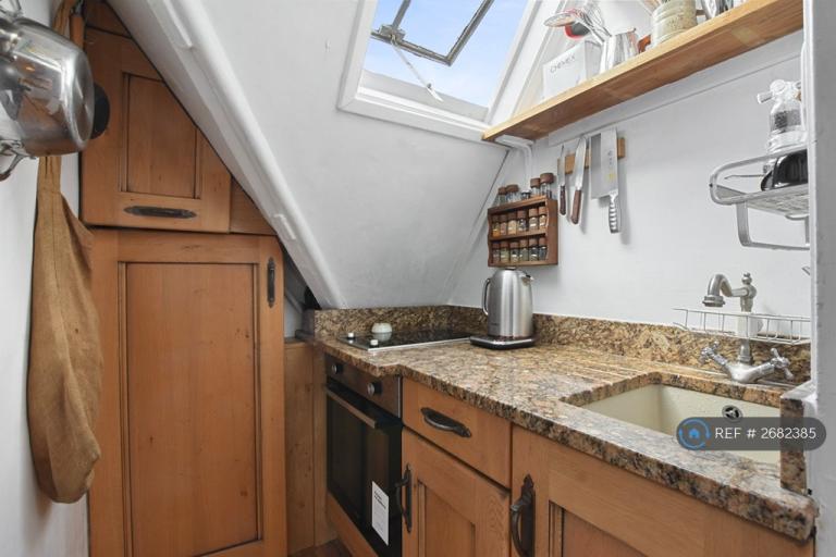 1 bedroom flat in Waterlow Court, London, NW11 (1 bed) (#2682385)