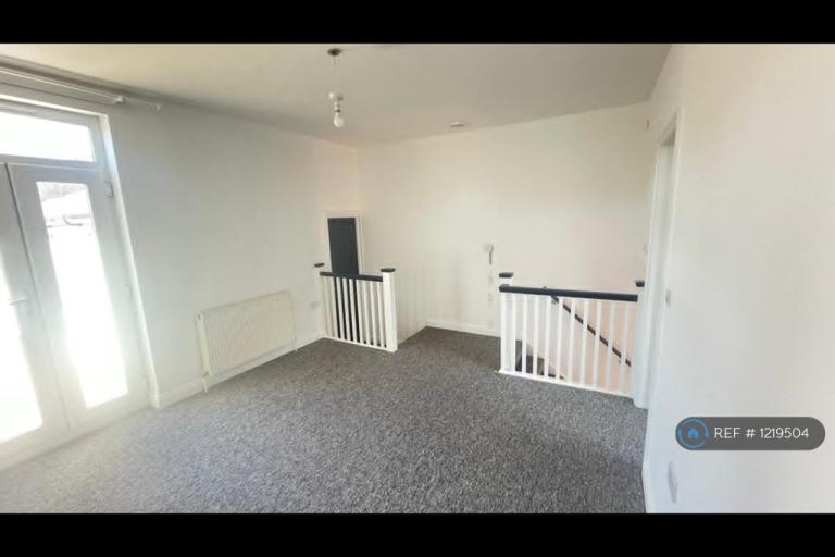 2 bedroom flat in St. Johns Lane, Bristol, BS3 (2 bed) (#1219504)