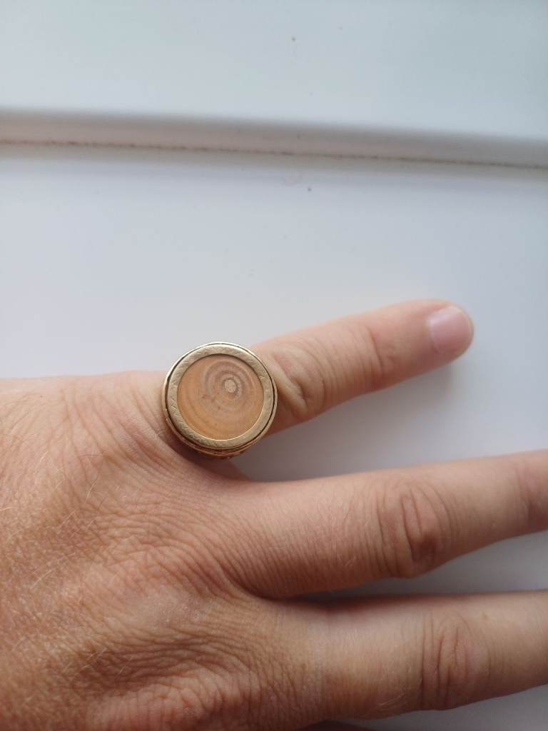 9ct gold and wood knot ring 