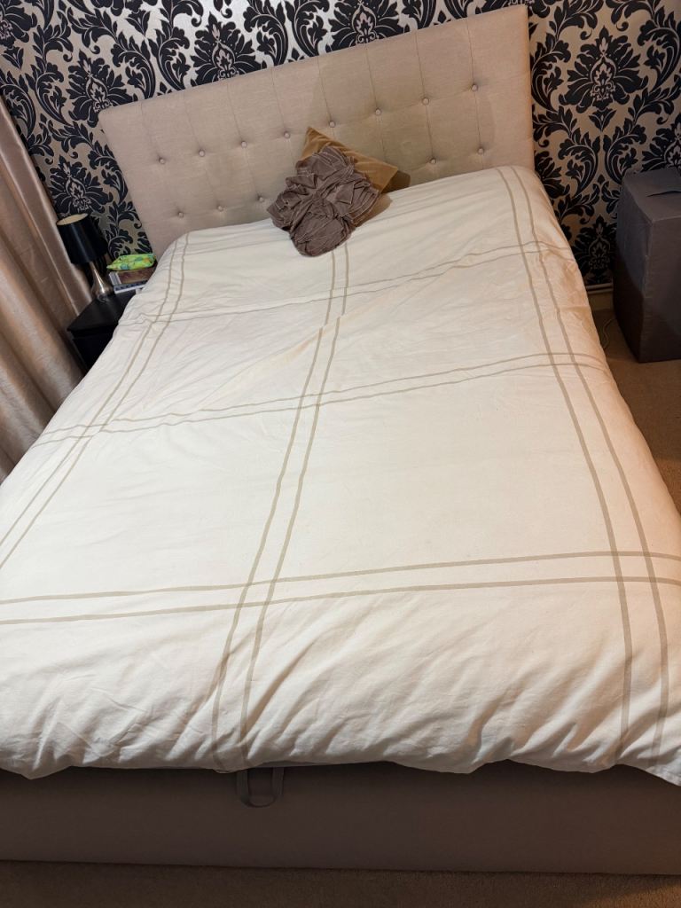 Kingsize Bed with Ottoman Storage and Headboard – Good Condition