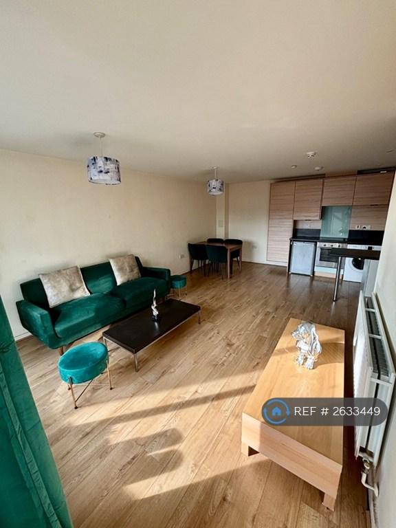1 bedroom flat in Bush House, London, SE18 (1 bed) (#2633449)
