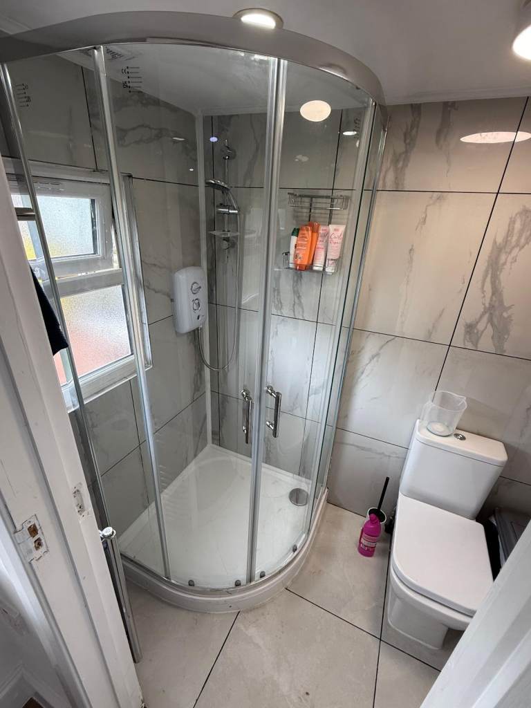 BRAND NEW SPACIOUS 1 BEDROOM FLAT TO RENT- £1700 PER MONTH BILLS INCLUDED in HAYES UB4 (WEST LONDON)