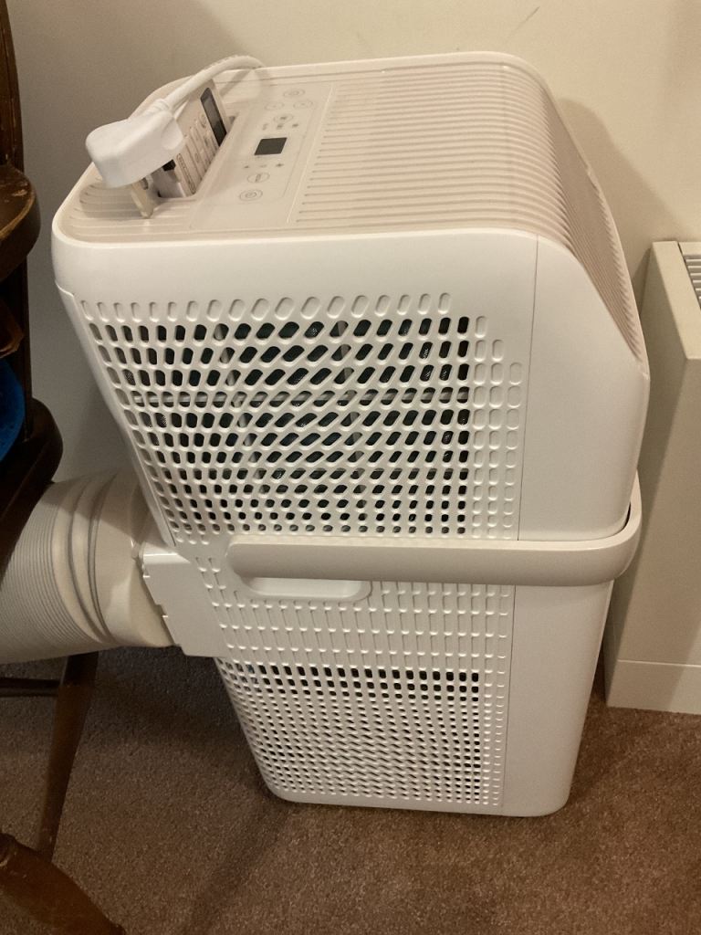 BRAND NEW DELONGHI PINGUINO AIR CONDITIONER AND DEHUMIDIFIER 