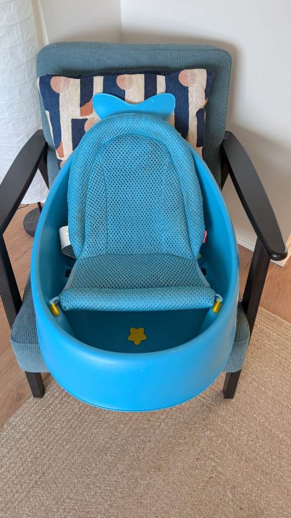 Skip Hop 3-Stage Moby Whale Bath Aid for Babies (blue/yellow)