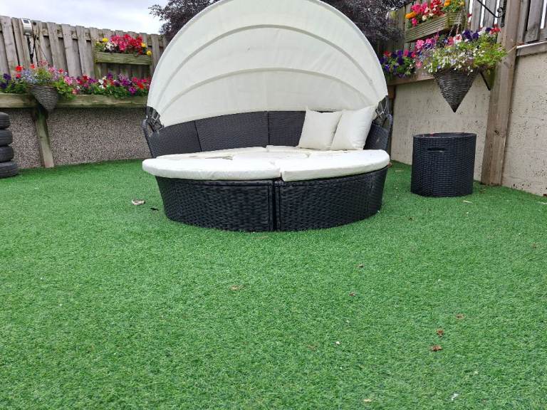 Rattan Garden Daybed with Canopy – Black, Good Condition