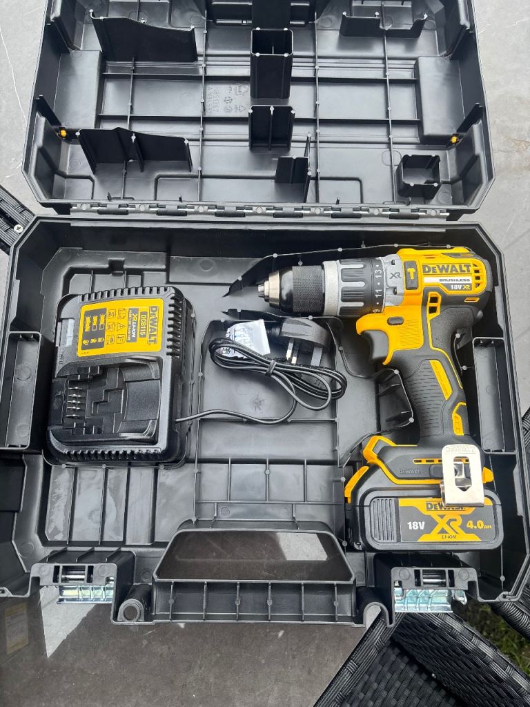 Brand new Dewalt XR Brushelss 18v Combi drill 4amp charger box 