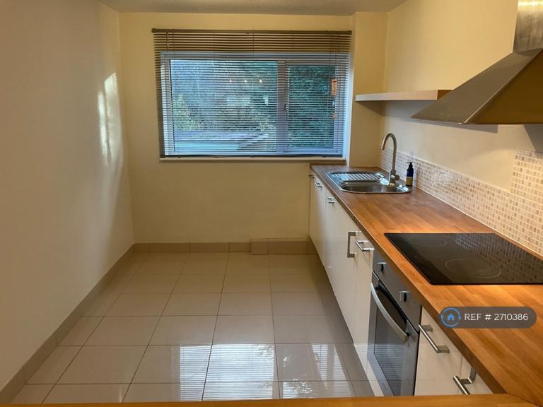 2 bedroom flat in Charlton Mead Drive, Bristol, BS10 (2 bed) (#2710386)