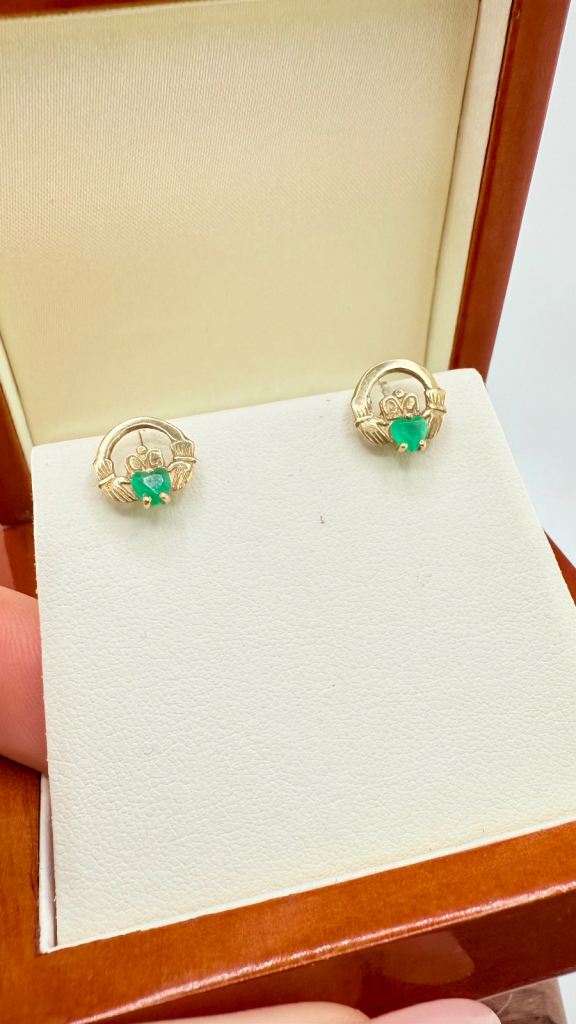 Extremely Fine 9ct Gold Emerald Irish Claddagh Friendship Earrings 