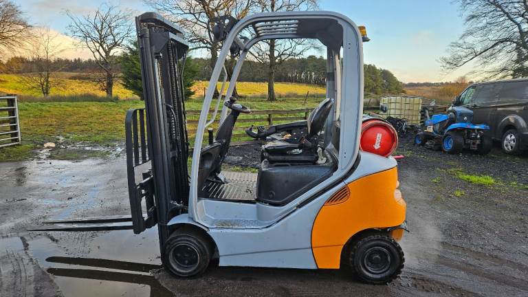 Still forklift truck 