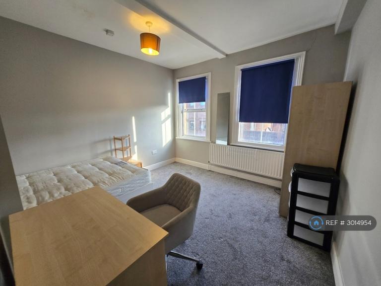 1 bedroom in High Street, Uxbridge, UB8 (#3014954)