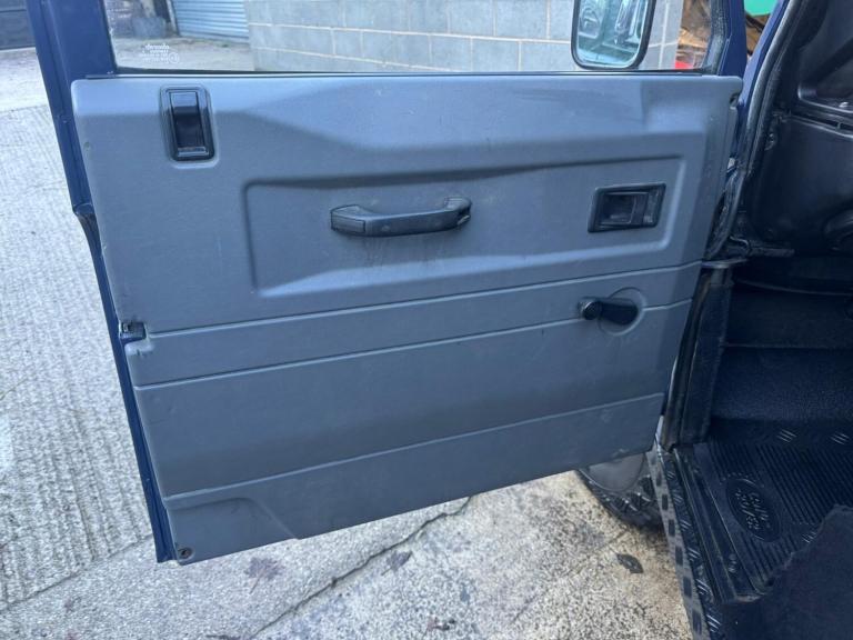 2000 Land Rover Defender Hard Top Td5 PANEL VAN DIESEL Manual