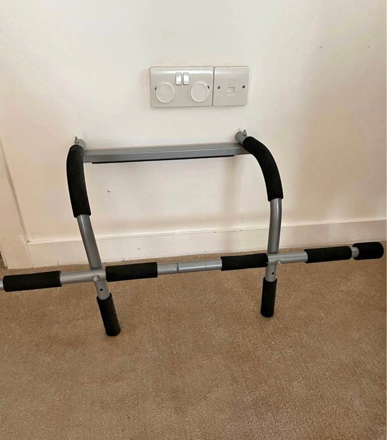 Door Pull-Up Bar – £15 (E14 Canary Wharf)