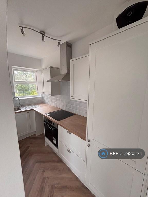 1 bedroom flat in Lion Court, Cardiff, CF24 (1 bed) (#2920424)