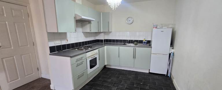 Furnished 2 bed flat in great BD1 city-centre location. 