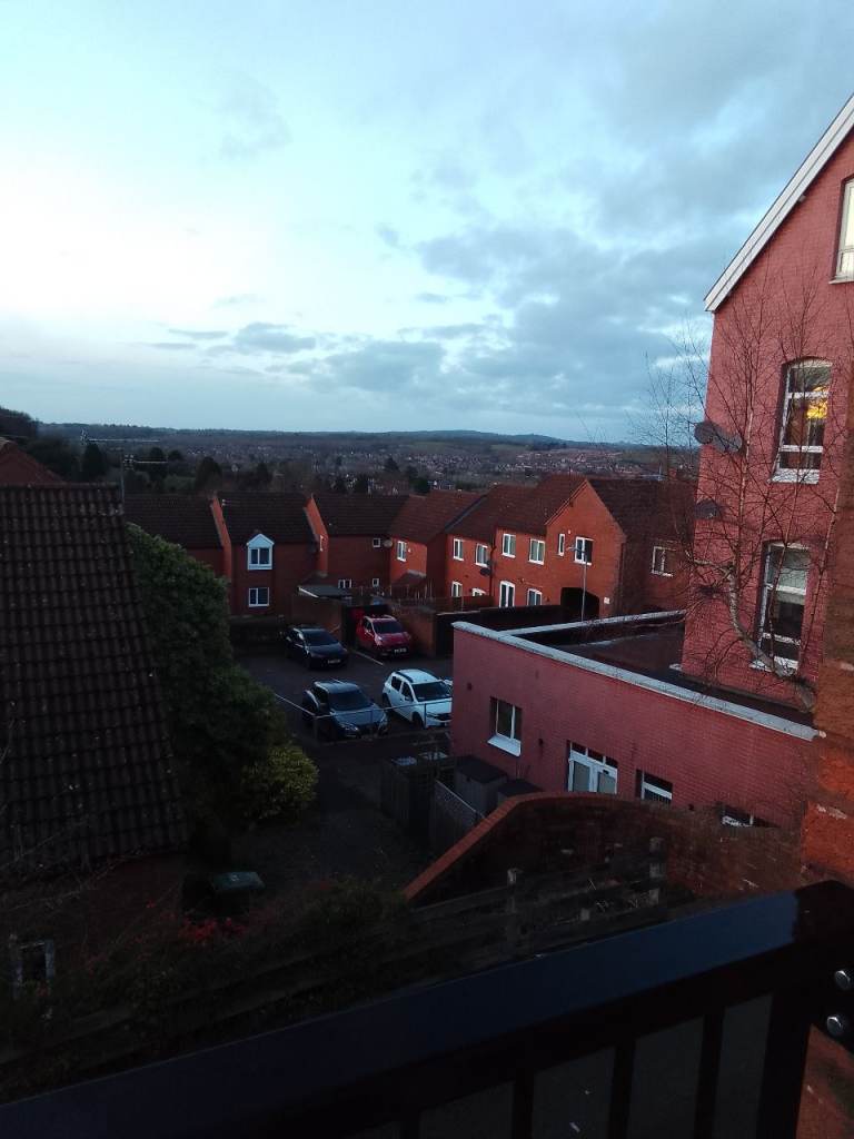 3 BEDROOM 1ST FLOOR FLAT FOR RENT, WITH OFF RD CAR PARK OUTSIDE, REDDITCH, WORCESTERSHIRE