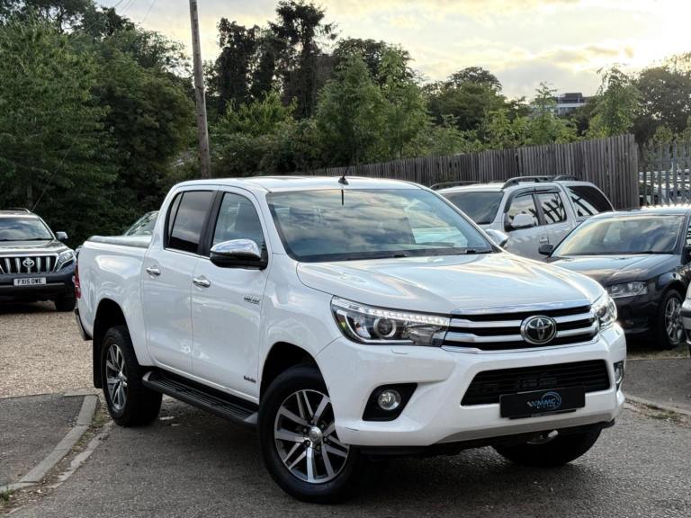 image for 2020 Toyota Hilux 2.4 D-4D Invincible Auto 4WD Euro 6 (s/s) 4dr (TSS) PICK UP Diesel Automatic