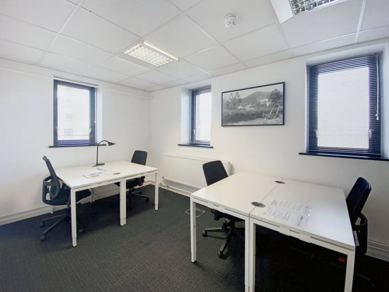 Gloucester - GL1 2FB \ Private Office for 3 Workstations Available Now
