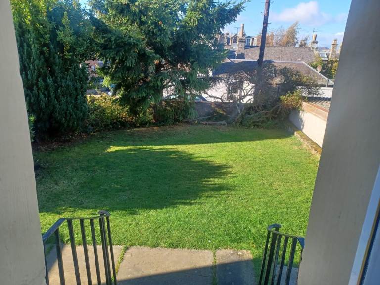 2 BEDROOM FLAT NEWPORT ON TAY AVAILABLE NOW NO DEPOSIT REQUIRED £910