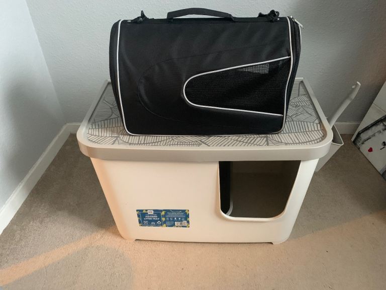 Cat litter box £20 pet carrier £20 