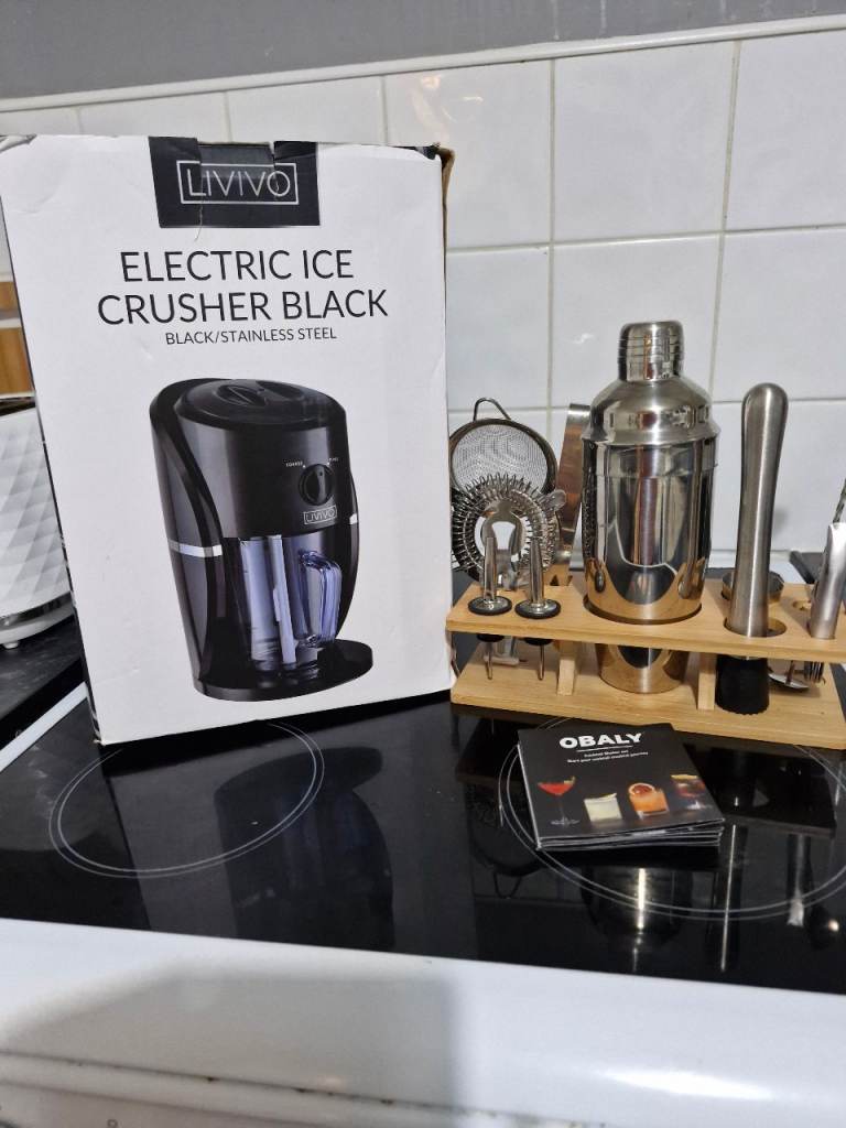 Livivo ice crusher black and cocktails  making set 