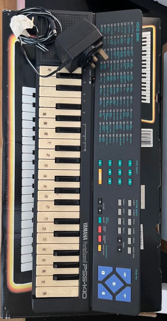 YAMAHA PortaSound PSS-140 KEYBOARD