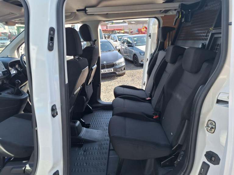 VAUXHALL COMBO 1.5 Turbo D 2300 Edition 5 seat crew combi van White Manual Diese