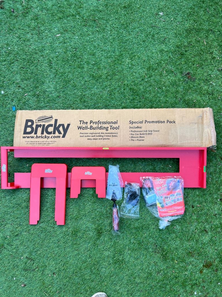 BRICKY MATE WALL BUILDING TOOL - NEW