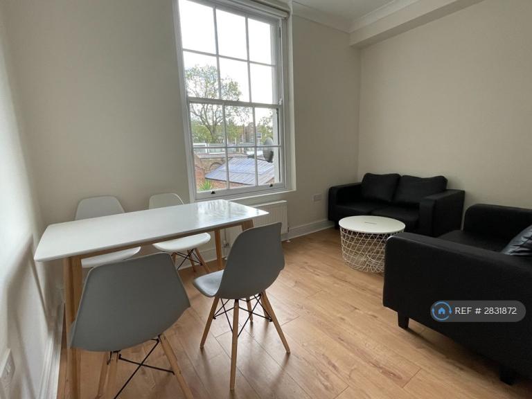 5 bedroom flat in Camden Road, London, NW1 (5 bed) (#2831872)