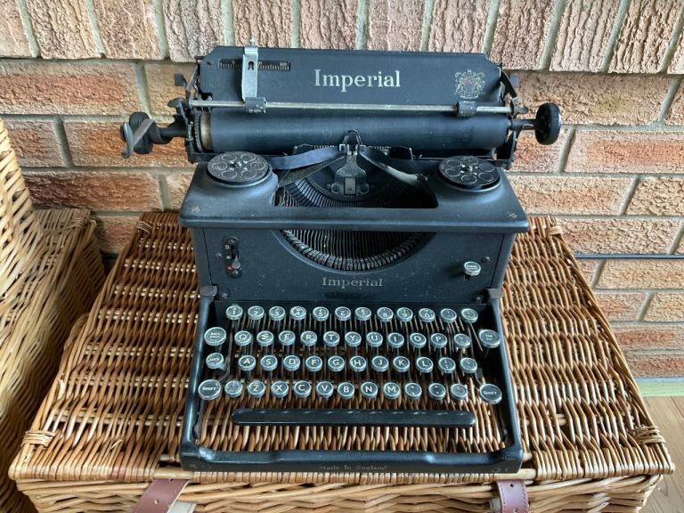 Vintage Imperial Typewriter - Black, Fair Condition