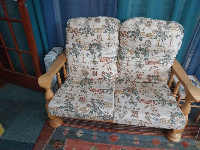 2 SEAT SETTEE WITH 2 MATCHING ARMCHAIRS