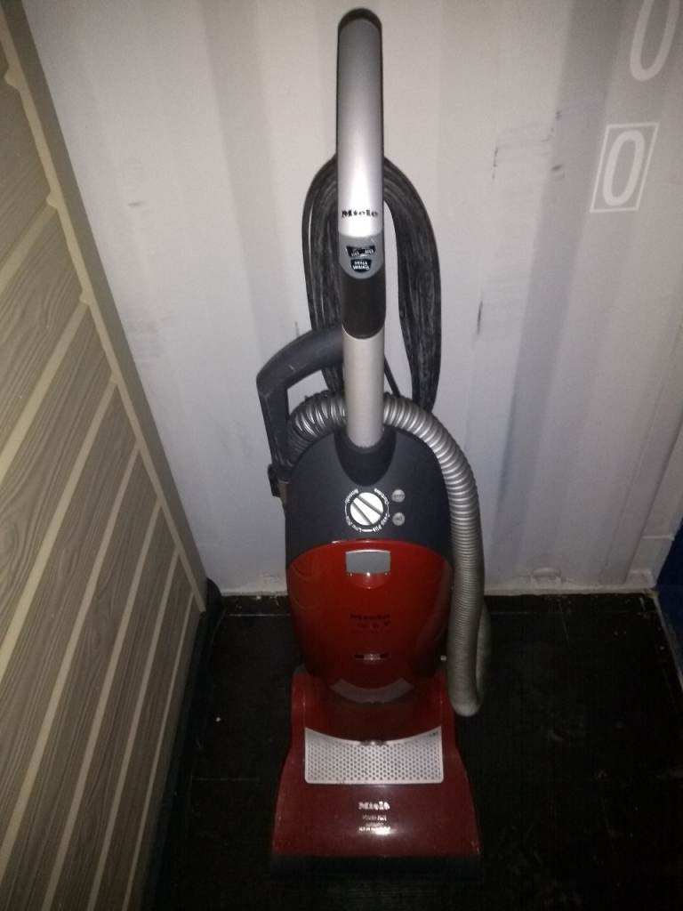 Miele PowerPlus Cat & Dog (s7260*) 1800W Upright Vacuum Cleaner + Tools + New Bag