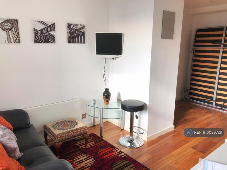 Studio flat in Wellington Street, Leeds, LS1 (#3039728)