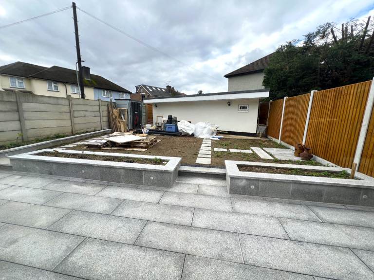 Out class spacious 5 bedrooms semi-detached house in Bakingside, Ilford --Company let allowed