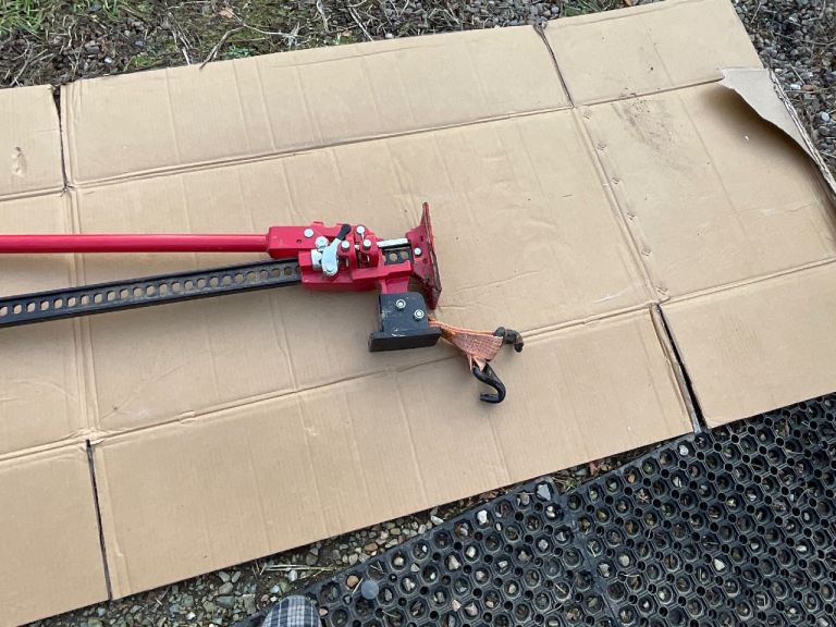 5footfarm jack with wheel lifting. Attachment 