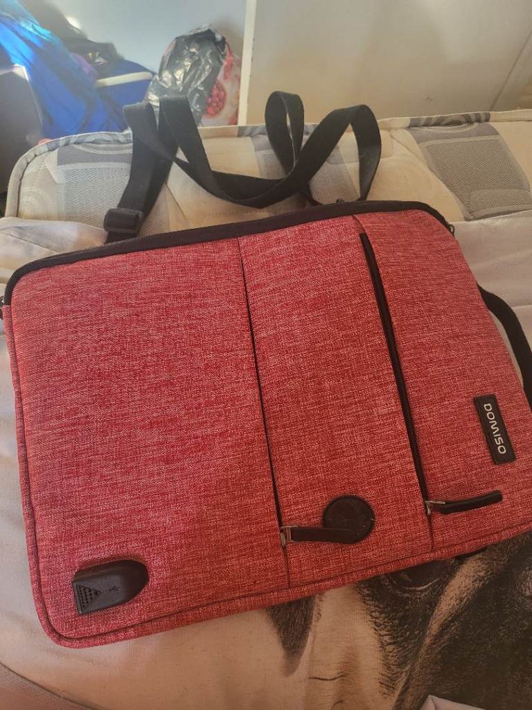 DOMISO Laptop/Tablet Sleeve Case – Red, Good Condition