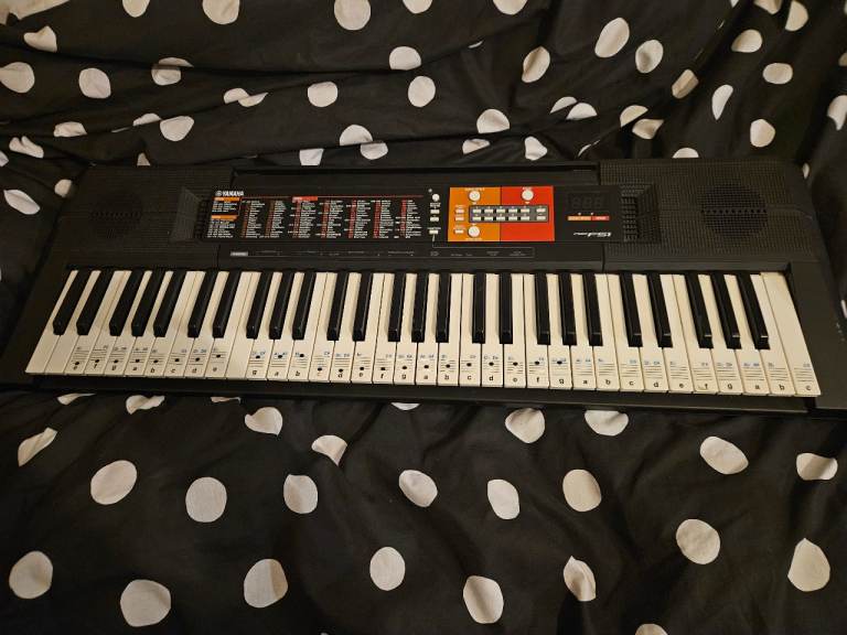 Yamaha PSR-E213 Keyboard with Stand – Good Condition