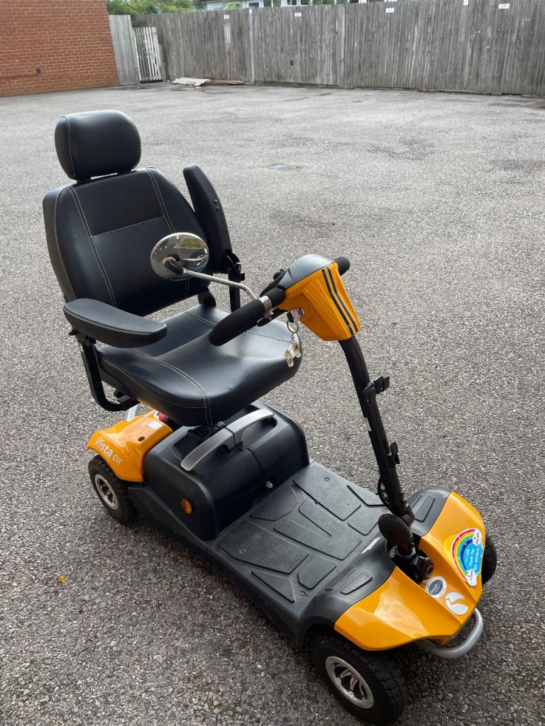 Vista DX Mobility Scooter – Yellow, Good Condition