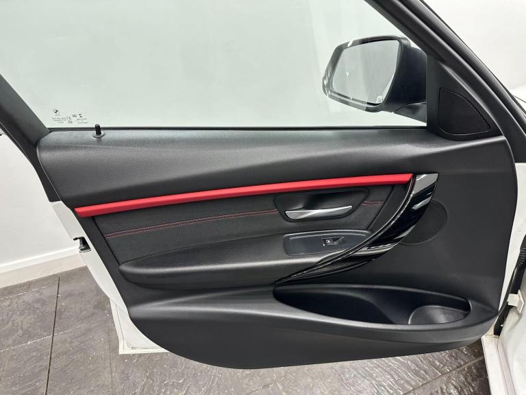 2017 BMW 3 Series 2.0 330e 7.6kWh Sport Auto Euro 6 (s/s) 4dr SALOON Petrol/Electric Hybrid Autom...