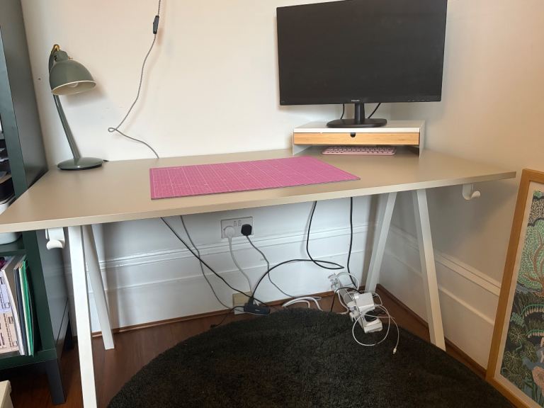  Desk, 140x80cm good as new