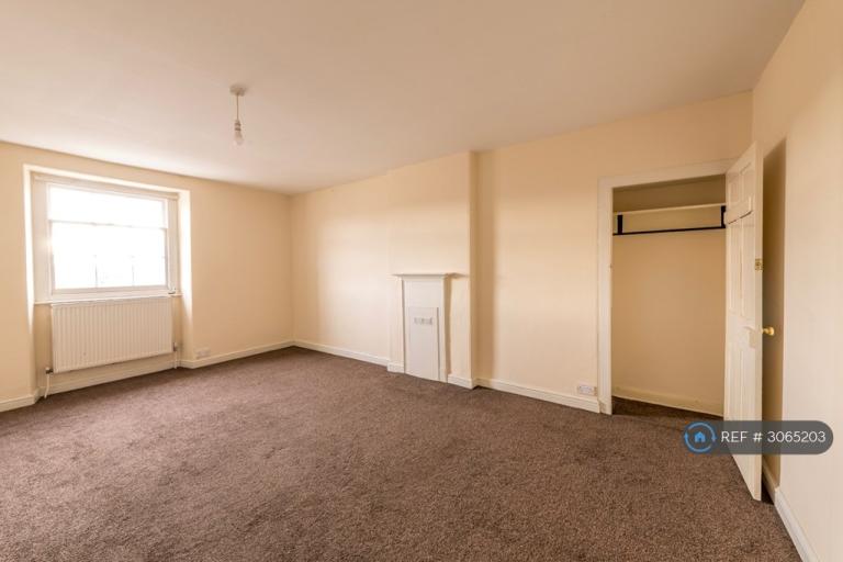 2 bedroom flat in Caledonia Place, Bristol, BS8 (2 bed) (#3065203)