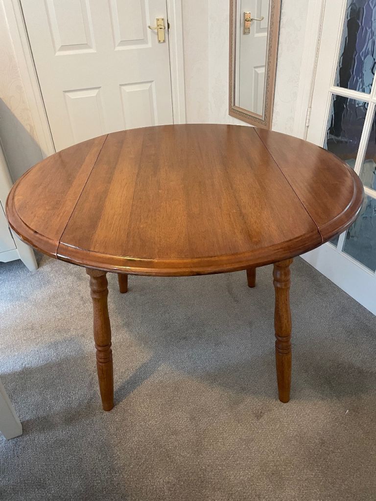 Table and 4 chairs 