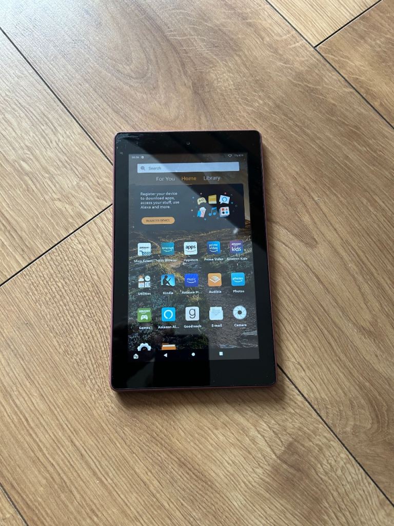Samsung Galaxy tab 3 - works fine - some damage to bottom left of screen 