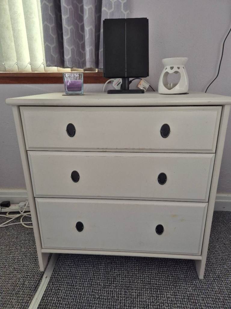 Chest of drawers 