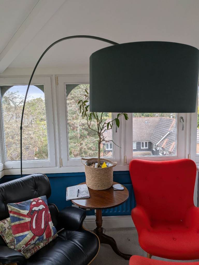 Sweep arc Made retro floor lamp in dark green