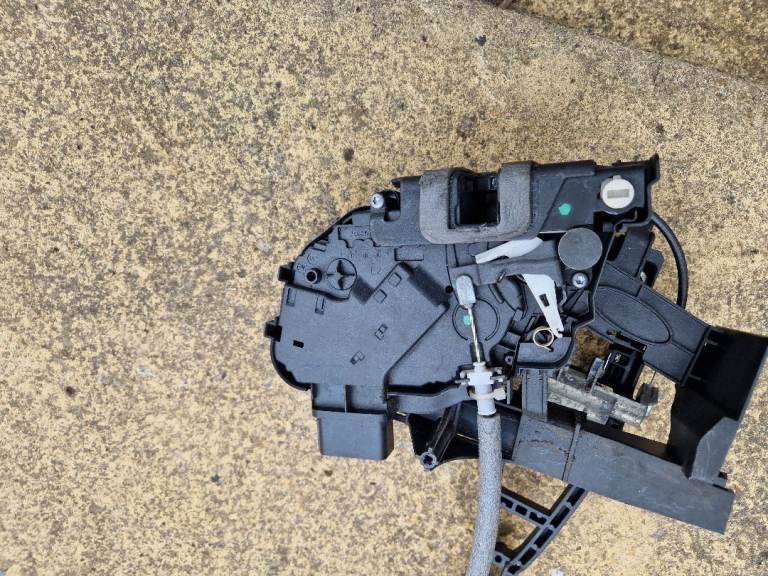 FOR SALE CENTRAL LOCKING MOTOR AND CATCH for 2010 MONDEO MK4 REAR PASSENGER SIDE