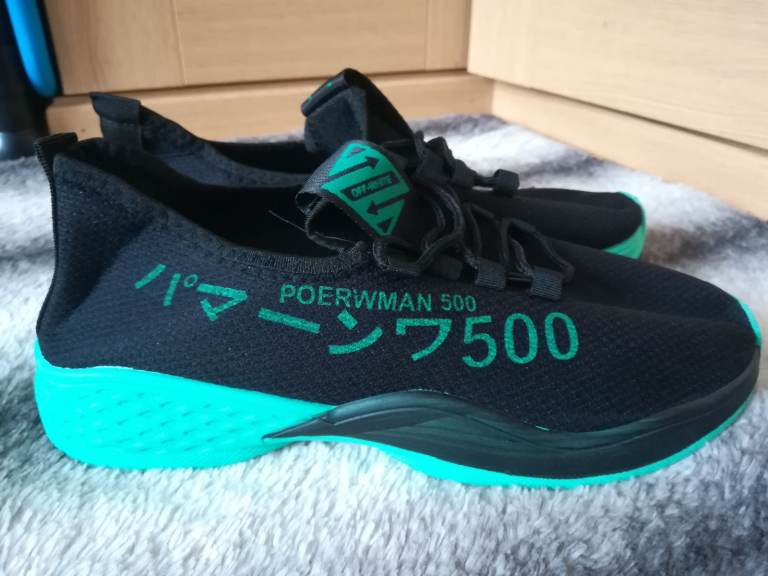 Lightweight summer trainers 
