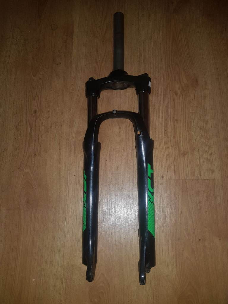 XCT SR SUNTOUR FORK (26 INCHE WHEEL)